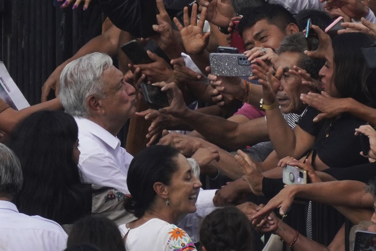 López Obrador saca músculo y marca el camino a los candidatos presidenciales de su partido