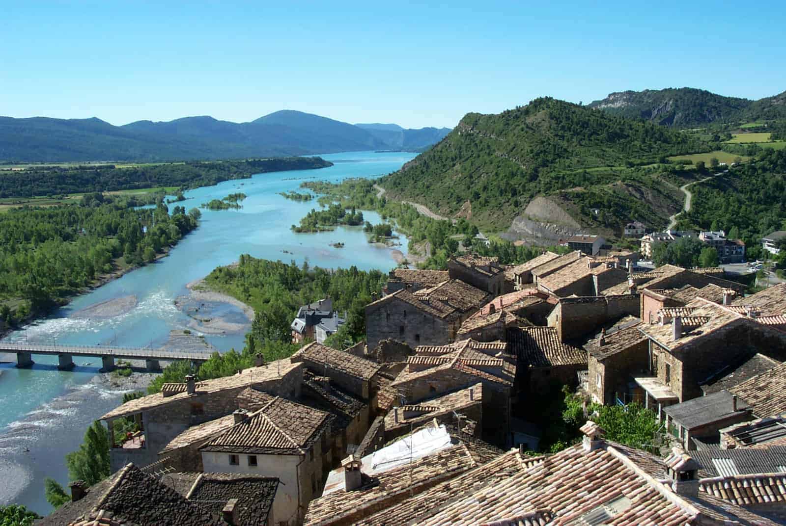 Los pueblos más increíbles y bonitos de España este 2022, según Ferrero
