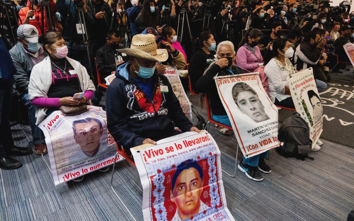 Militares ‘buscan confundir’ al denunciar a Encinas por caso Ayotzinapa: Centro Pro