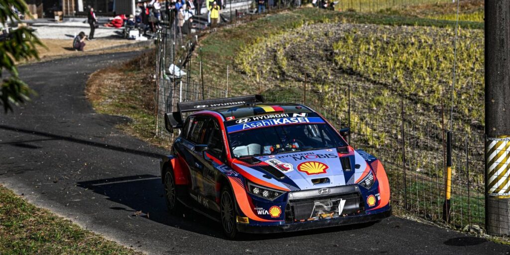 Neuville cierra la temporada con victoria en el rally de Japón