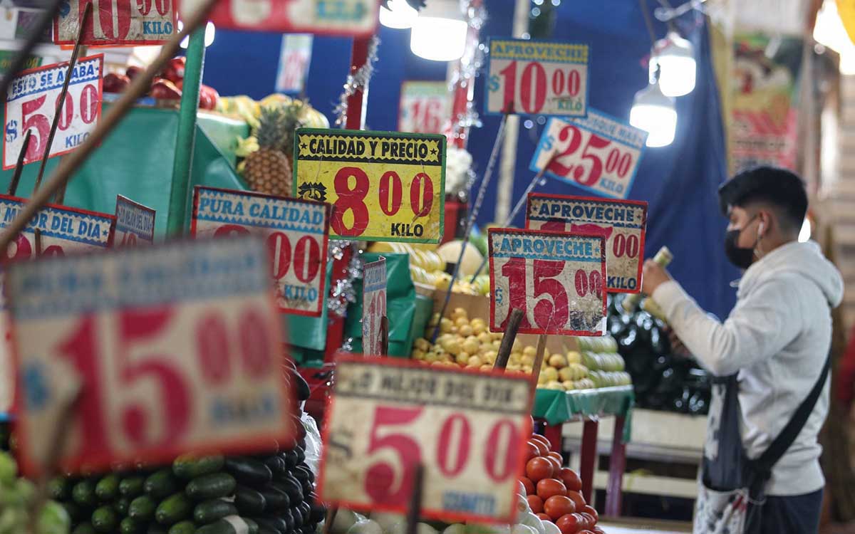 No bajar la inflación en México podría volverla un problema estructural: BBVA