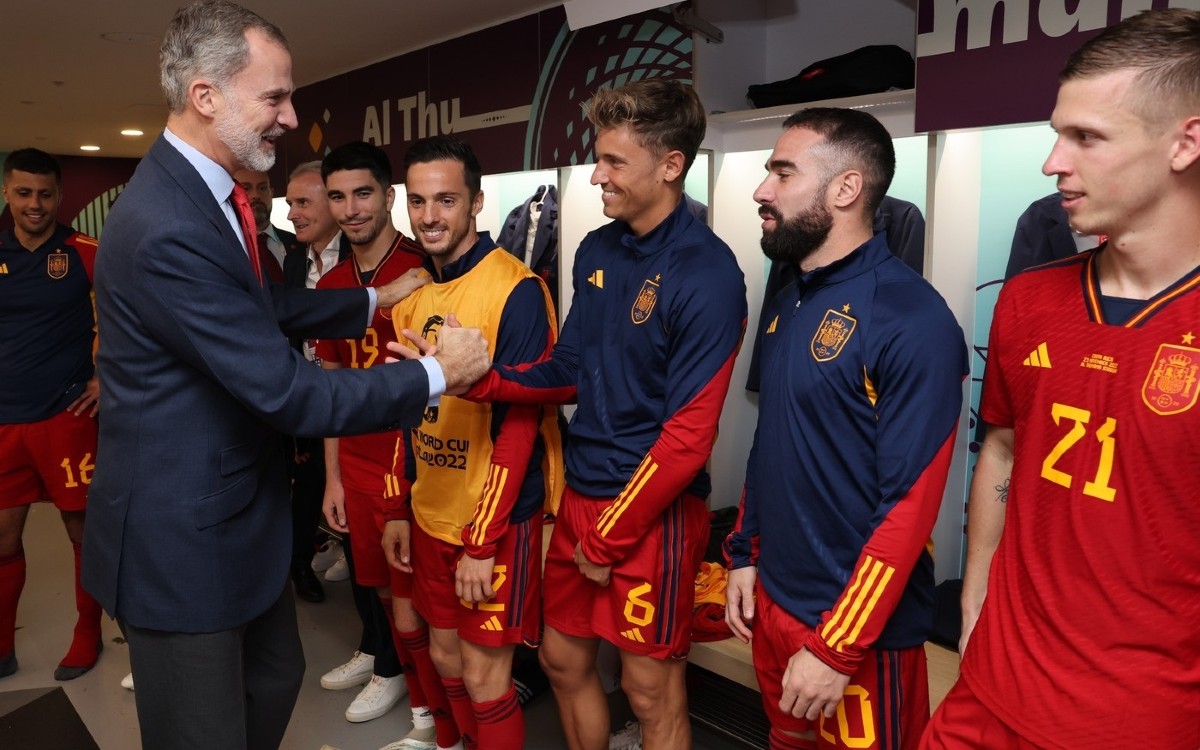 Qatar 2022: Rey Felipe VI bajó al vestuario del Estadio Al Thumama para felicitar a España | Video