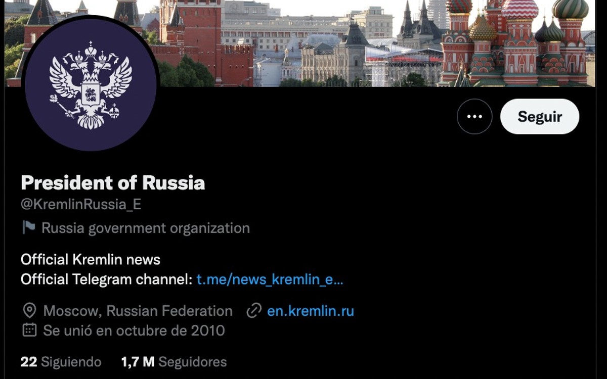 Quita Twitter palomita de verificación a la cuenta del Kremlin