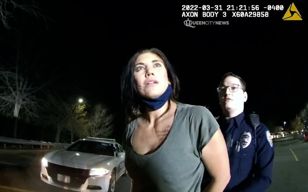 Revelan imágenes del arresto de Hope Solo conduciendo en estado de ebriedad | Video