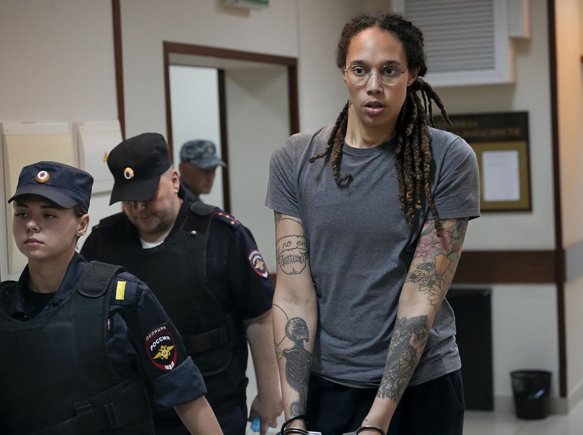 Rusia traslada a la jugadora de baloncesto Brittney Griner a una colonia penal