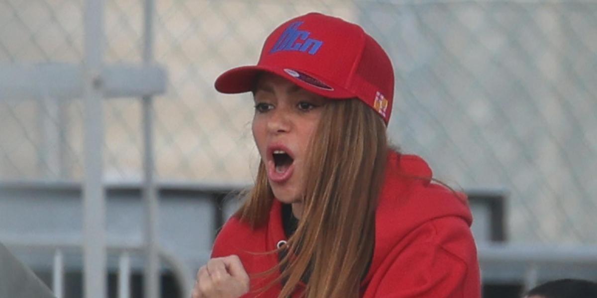 Shakira reaparece sonriente en un partido de béisbol de su hijo Milan
