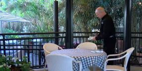 Un cliente dejó $15,000 de propina a un mesero de un restaurante de Naples