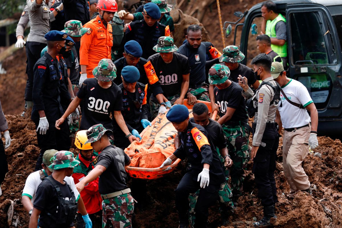 Un nuevo balance eleva la cifra de muertos por el terremoto de Indonesia a 252