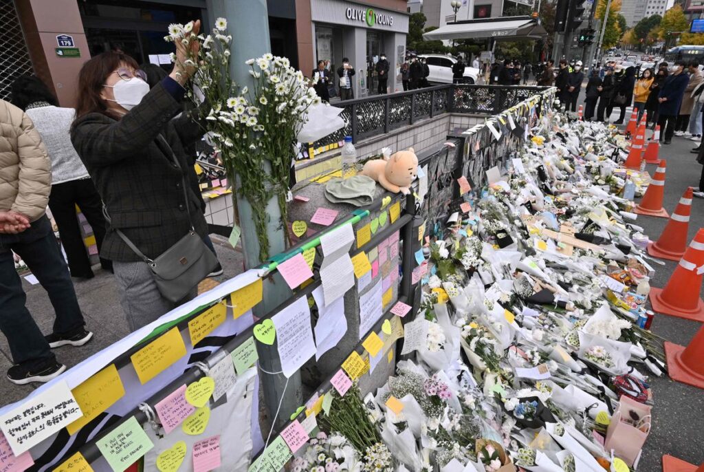 https://elpais.com/internacional/2022-11-05/vivir-y-llorar-en-itaewon-el-barrio-de-la-tragedia-de-halloween.html