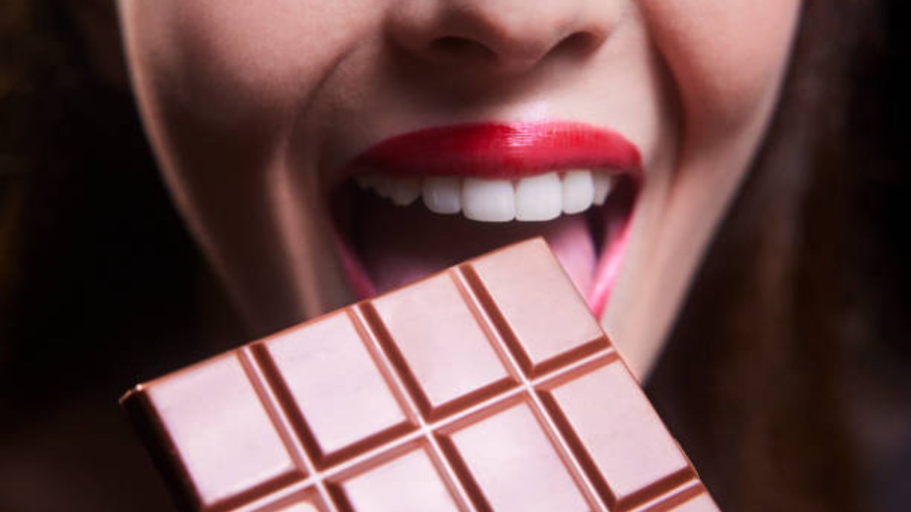 ¿Por qué el chocolate es compacto pero se deshace en la boca?