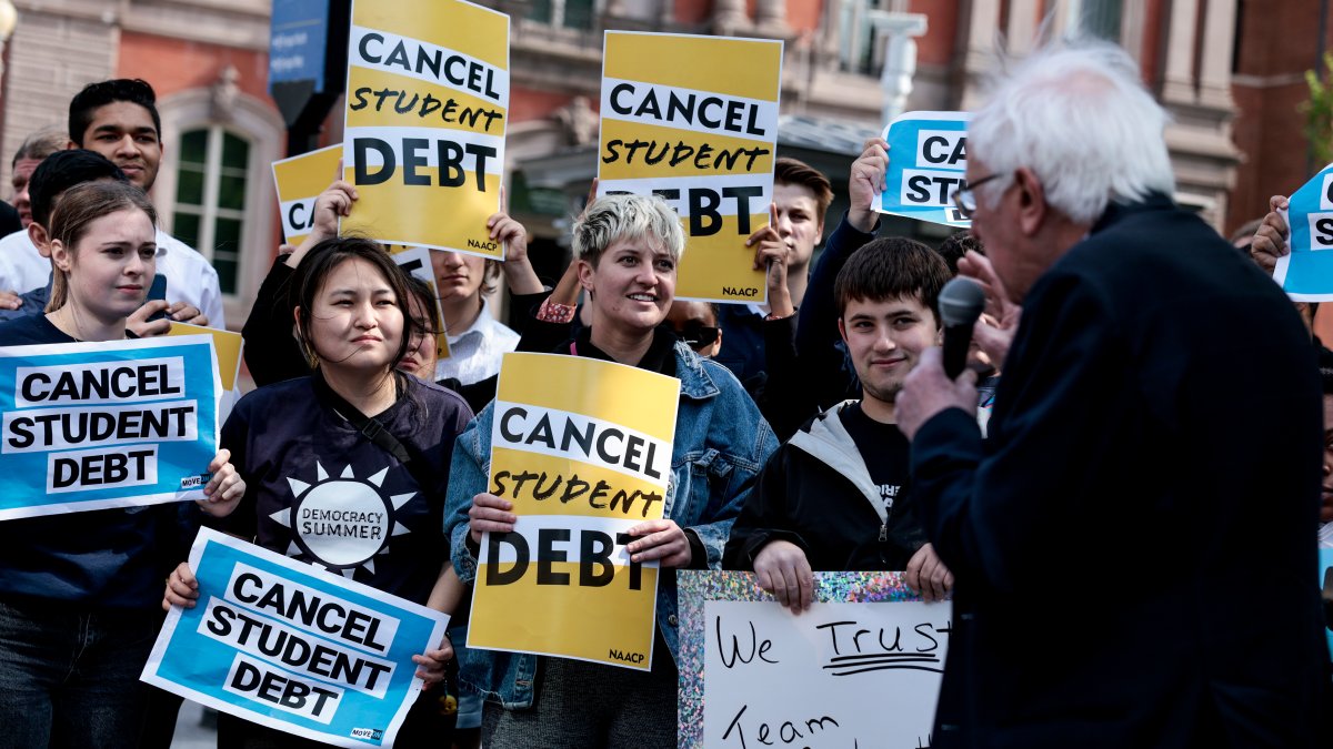 Corte Suprema podría revertir plan de cancelación de préstamos estudiantiles