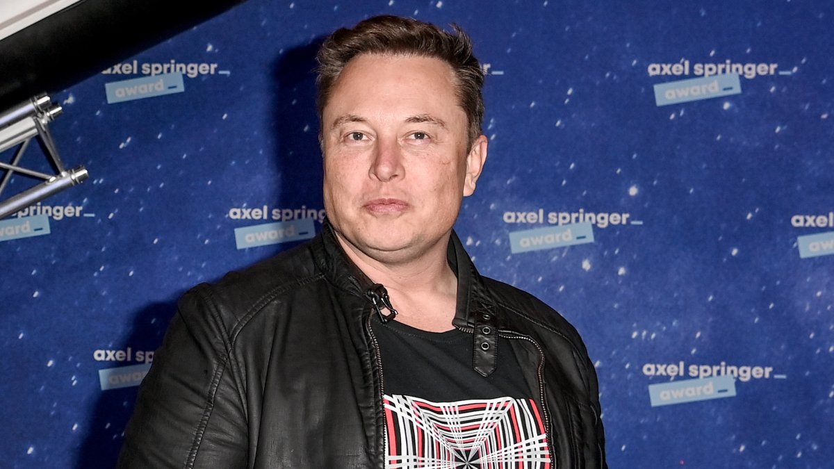 En video: abuchean a Elon Musk en un show del comediante Dave Chappelle