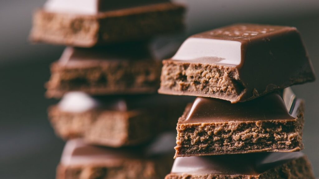 Cuidado con el chocolate oscuro: nuevo informe detecta plomo en marcas populares