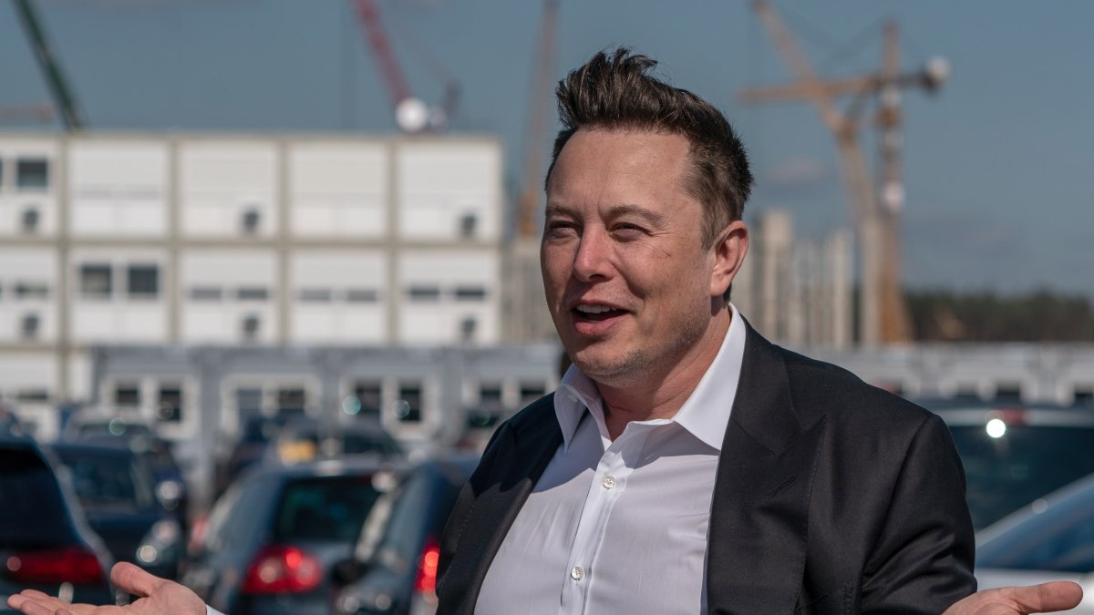 Elon Musk lanza encuesta preguntando a los usuarios si debe seguir dirigiendo Twitter