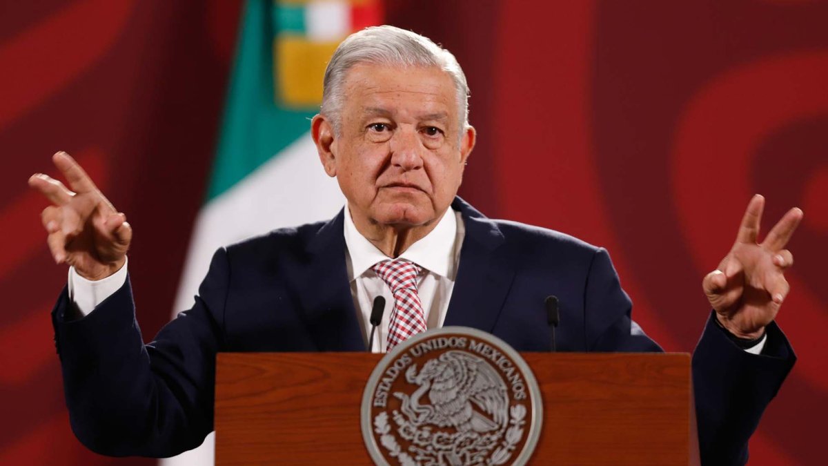 López Obrador tacha de “inhumano” envío de buses con migrantes a casa de Kamala Harris