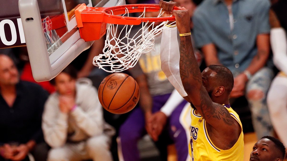 Lakers ponen fin a racha de cuatro derrotas