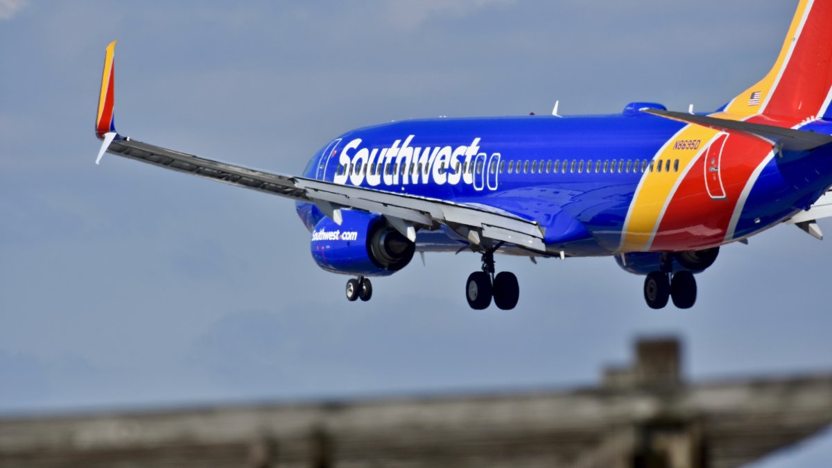 Southwest reembolsa rápidamente tras caos en aeropuertos, pero reporta nuevos retrasos