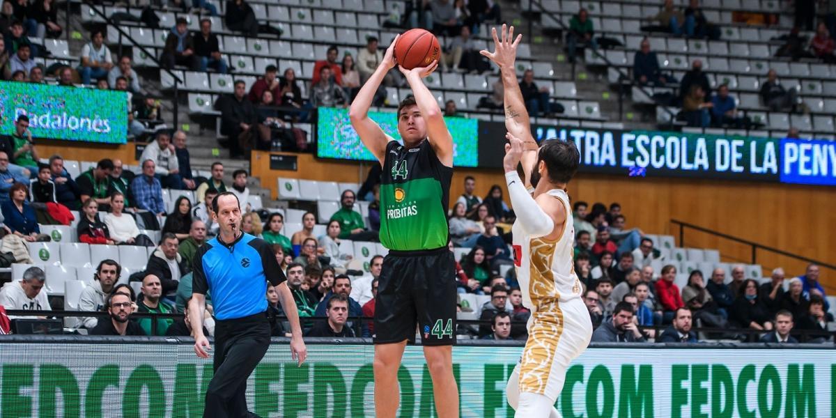 90-87: Ellenson tumba al Venecia con un triple sobre la bocina