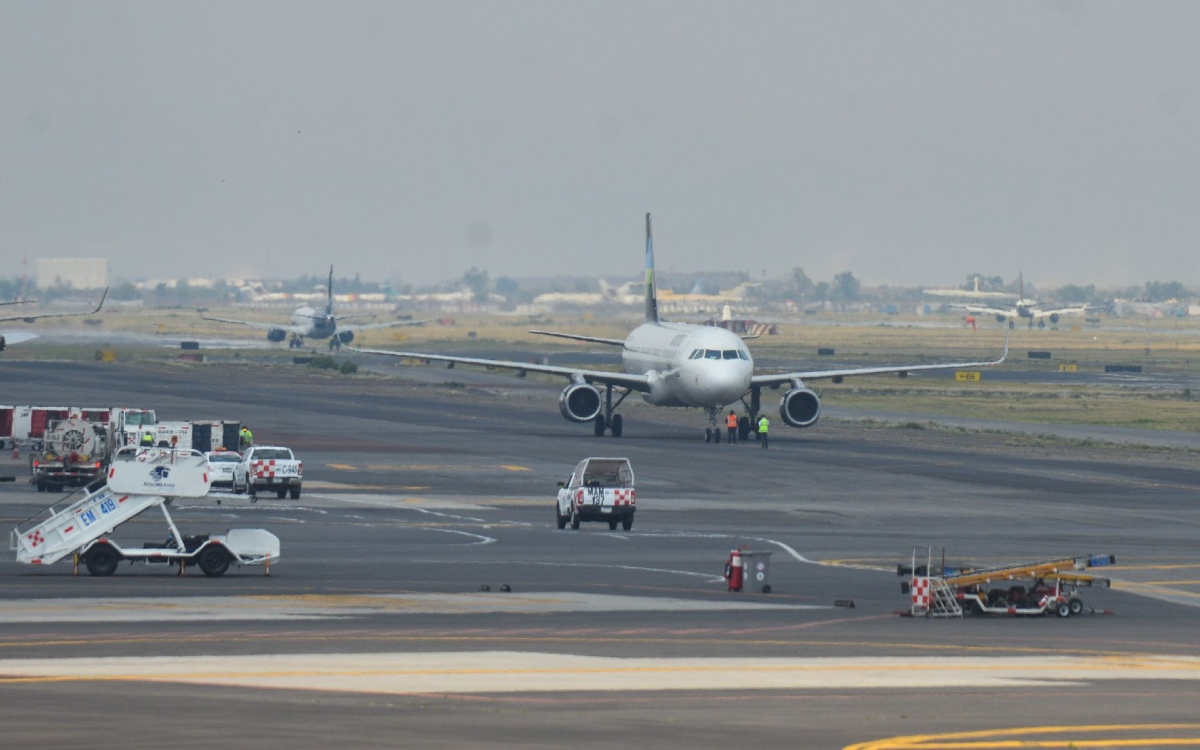 AICM confirma reanudación de aterrizajes y despegues tras banco de niebla