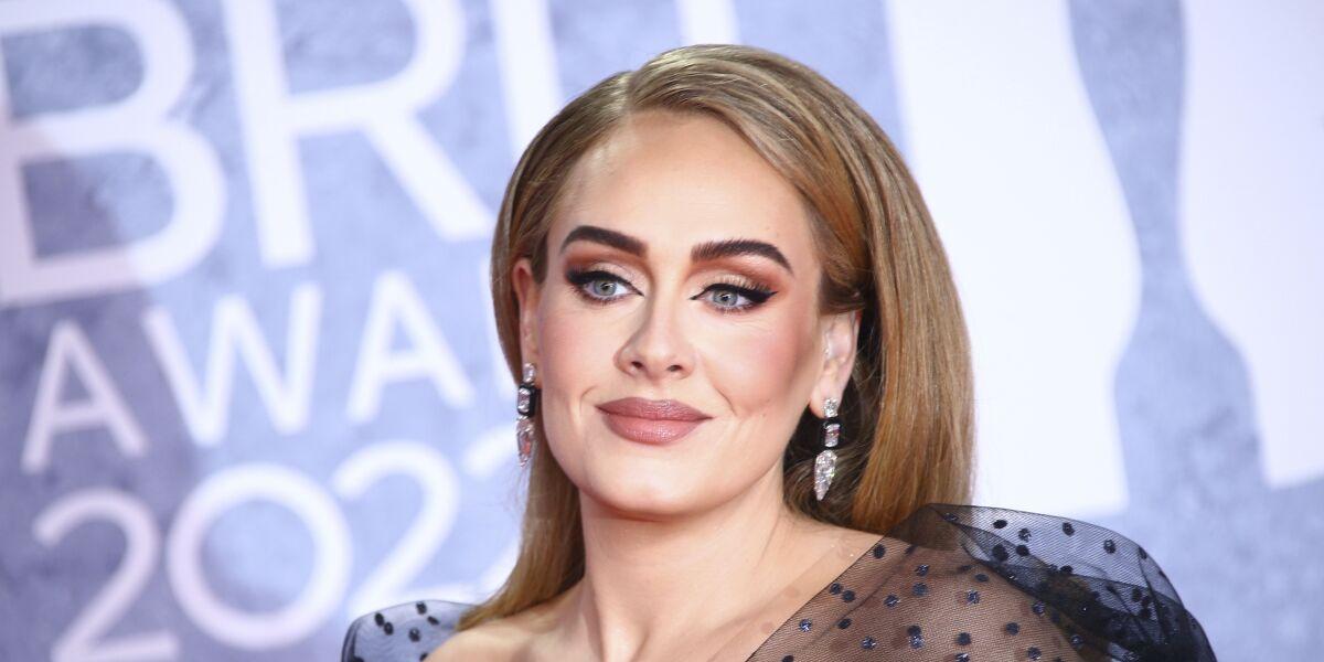 Adele desvela que necesitó terapia 5 veces al día tras su divorcio