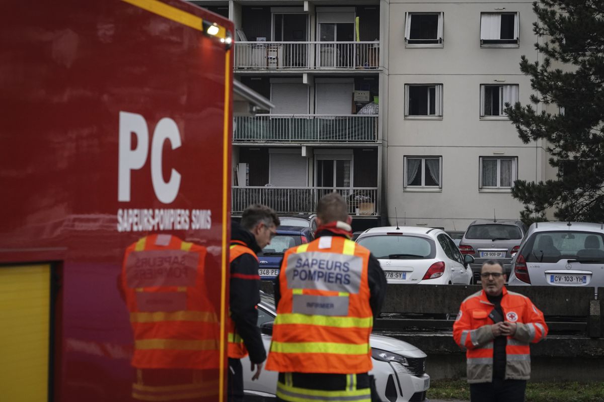 Al menos 10 muertos, cinco de ellos niños, en un incendio en un edificio residencial cerca de Lyon