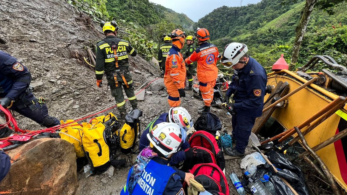 Al menos 34 muertos y nueve heridos por un alud en Colombia