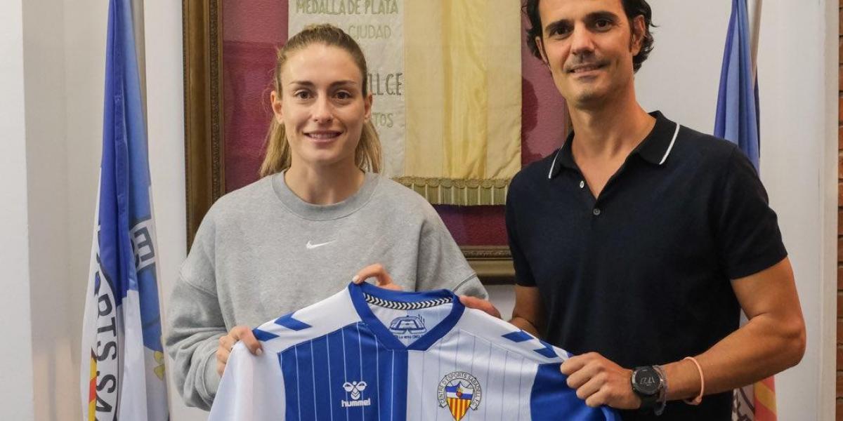 Alexia Putellas visita al CE Sabadell, su primer club