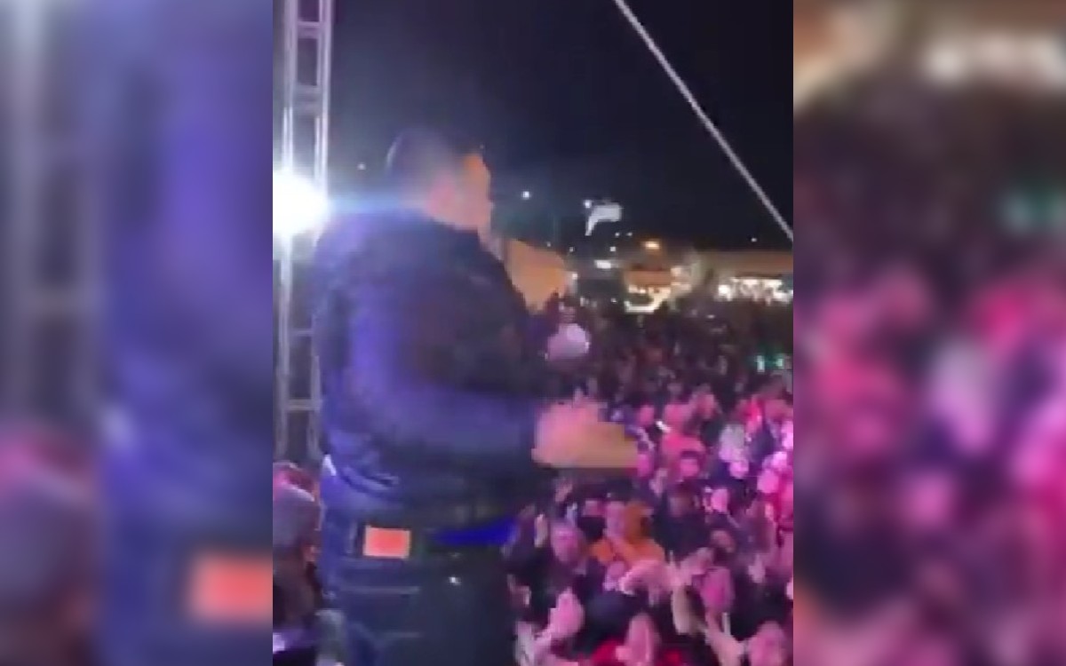 Así celebra su cumpleaños: Funcionario de Coahuila arroja dinero a asistentes en ‘Mayito Fest’ | Video