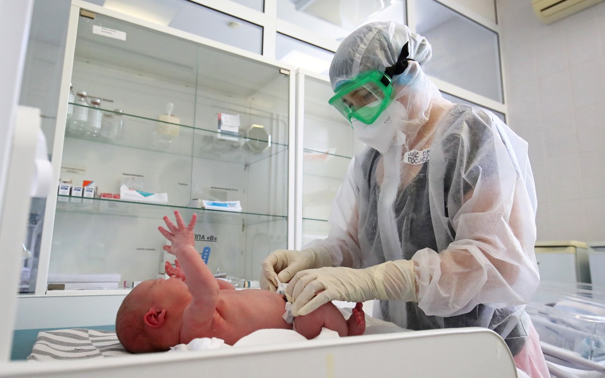 Bebés en Reino Unido recibirán vacuna anti-Covid