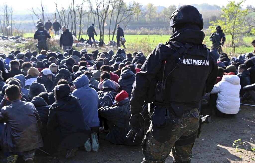 Bruselas busca vías para frenar la llegada de migrantes por la ruta de los Balcanes