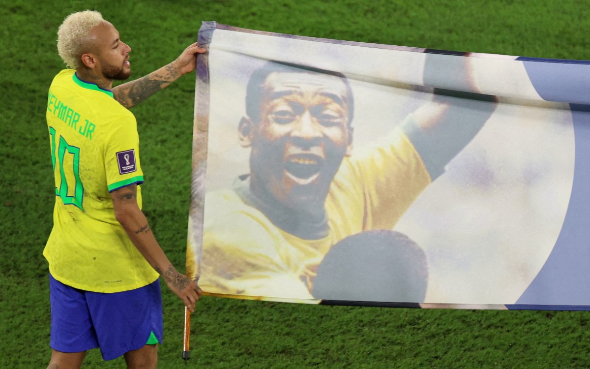 Buscan cambiar estrellas de camiseta de Brasil por corazones en honor a Pelé | Fotos