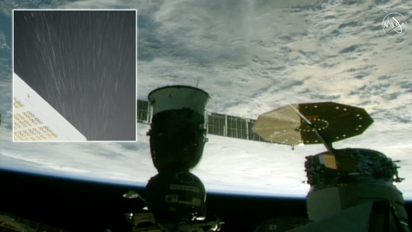 Captado en video: se desata una fuga de fluidos en la estación espacial