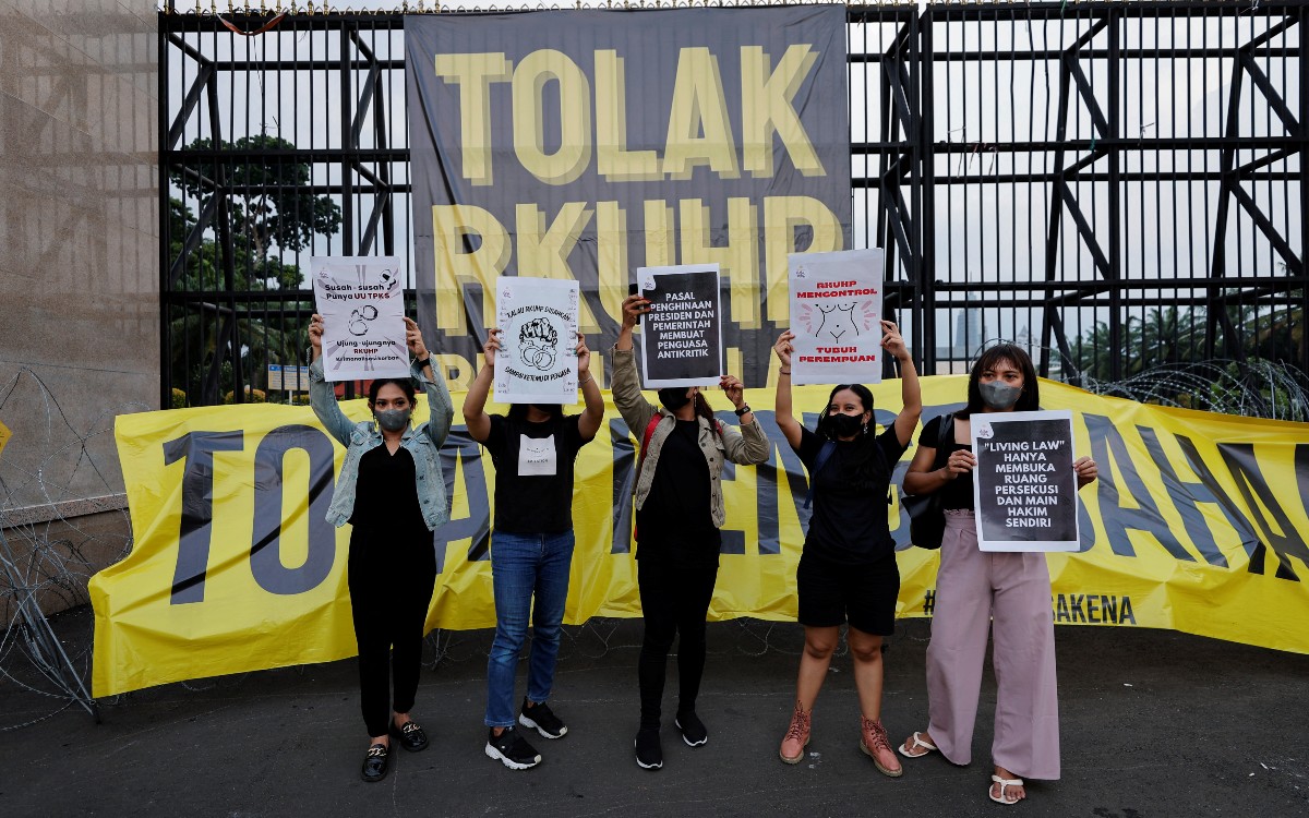 Castigará Indonesia sexo extramarital con 1 año de prisión