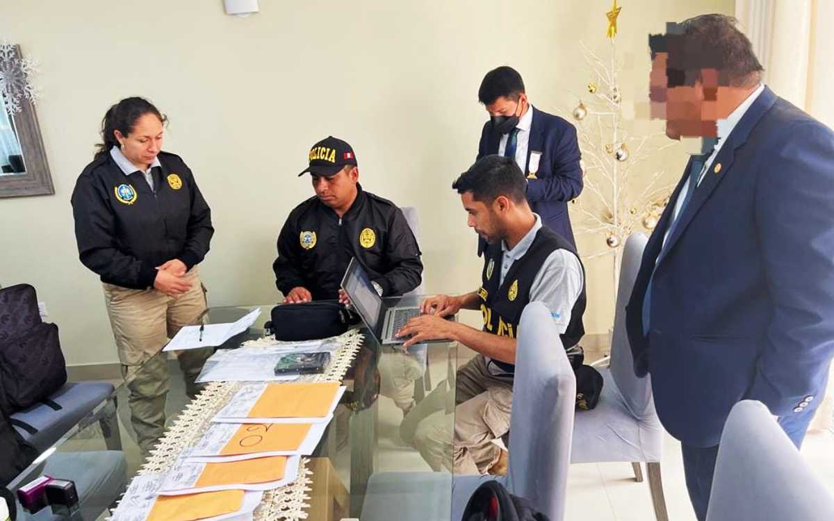 Catean casa y oficinas de ministro de Defensa con Castillo | Perú