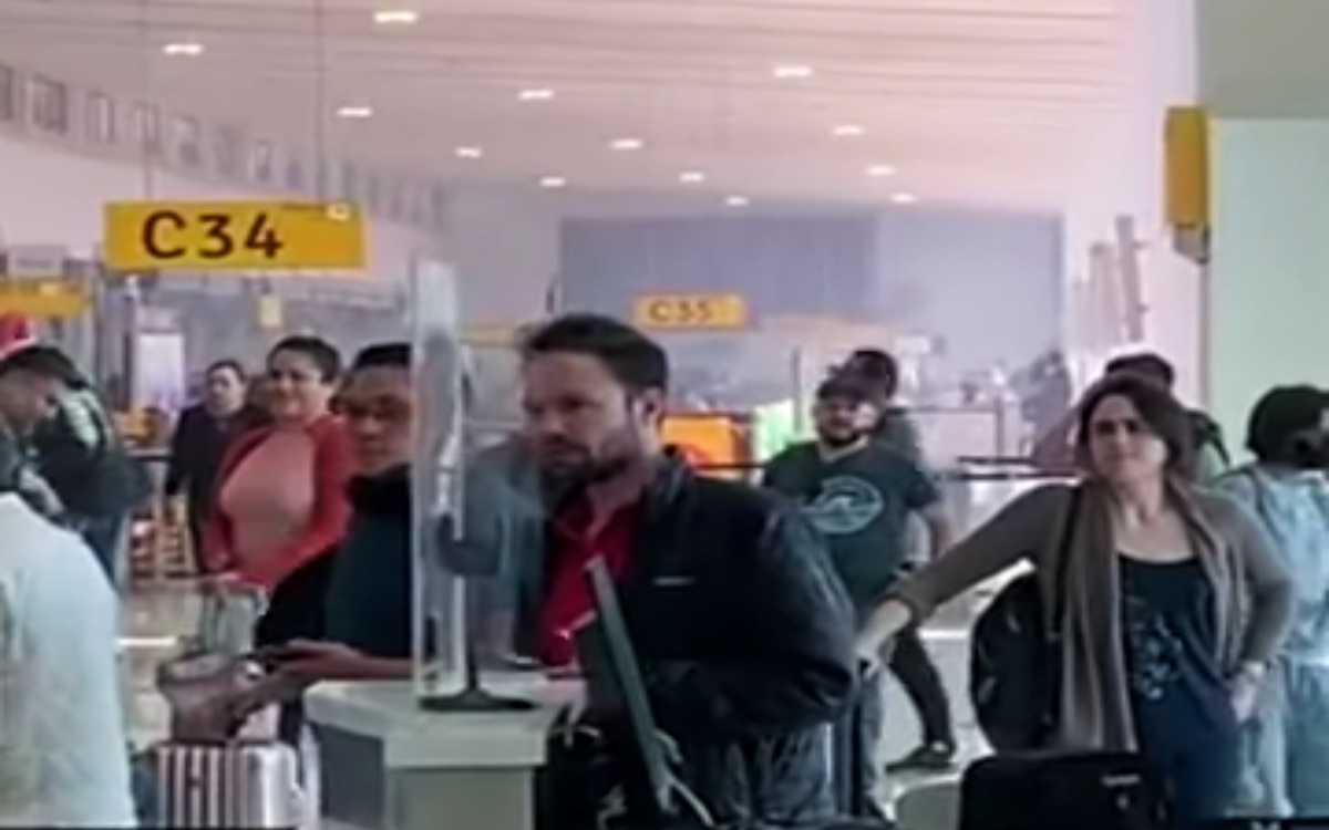 Desalojan a pasajeros en aeropuerto de Guadalajara por incendio