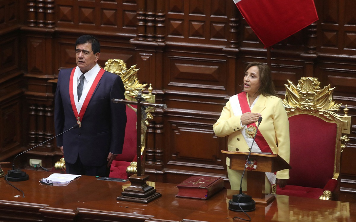 Dina Boluarte rinde protesta como presidenta de Perú