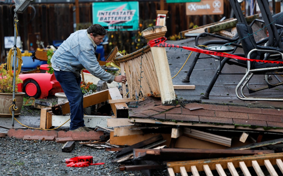 Dos muertos y 11 heridos tras sismo en California, EU