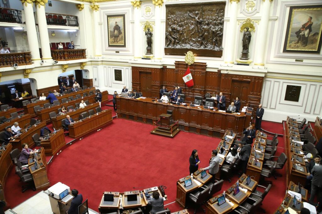 El Congreso de Perú evita adelantar las elecciones a 2023 y las fija para abril de 2024