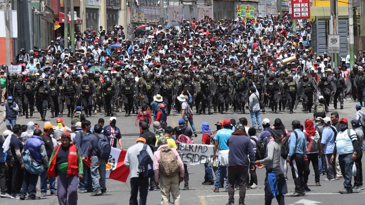 El Gobierno de Perú declara el estado de emergencia en todo el país ante el aumento de las protestas