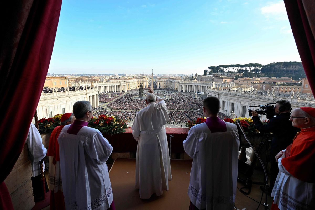 El Papa denuncia en el mensaje de Navidad que el mundo está “enfermo de indiferencia”