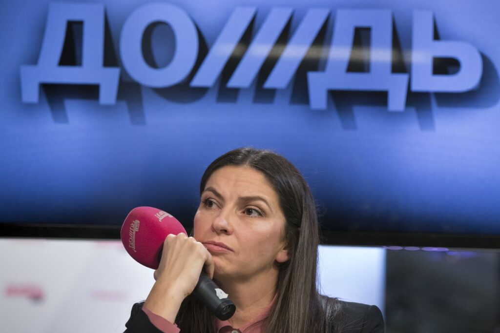 El cierre en Letonia de una televisión rusa opositora al Kremlin aviva el debate sobre la libertad de expresión