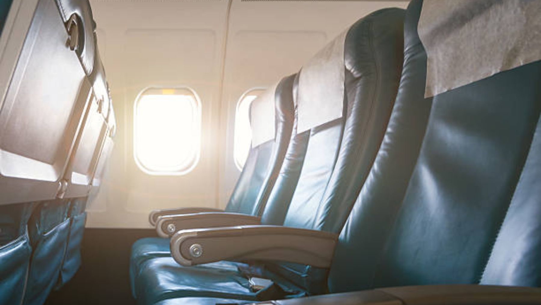 El motivo por el que una aerolínea puede obligarte a cambiar de asiento aunque lo hayas pagado