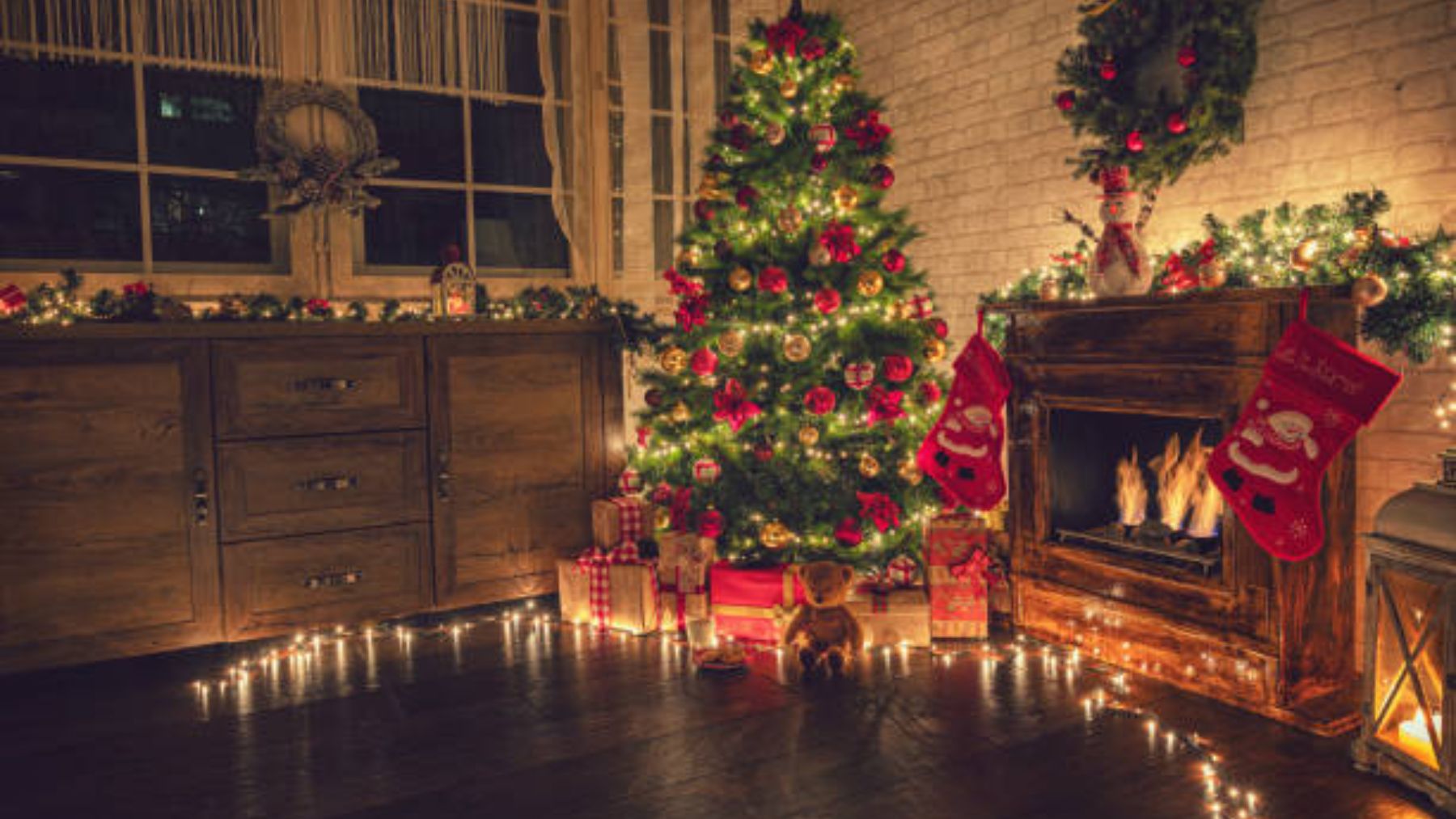 El pastizal que cuesta poner el árbol y las luces de Navidad