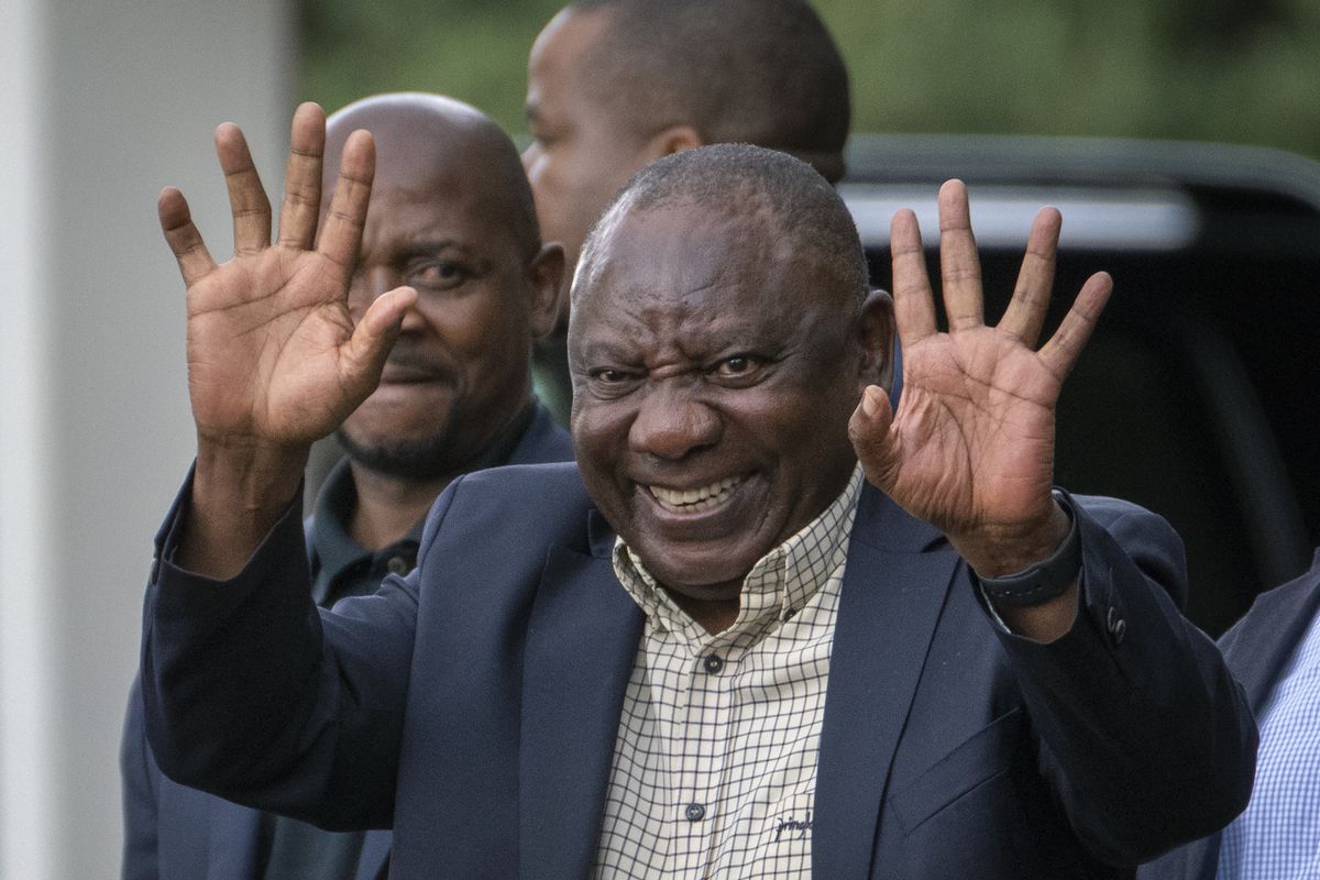 El presidente de Sudáfrica esquiva la dimisión al mantener el apoyo de su partido