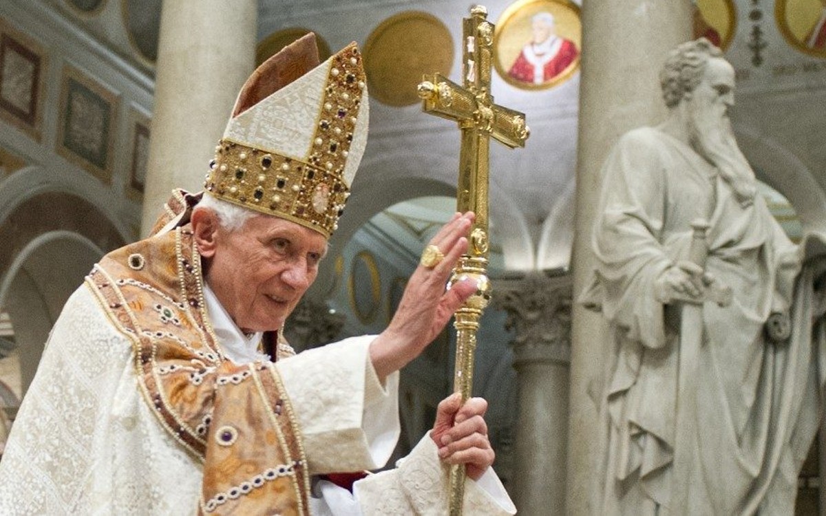 El secretario de Benedicto XVI publicará memorias contra 'calumnias' al papa emérito