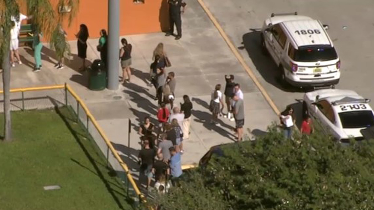 Evacúan escuela Somerset Academy en South Miami