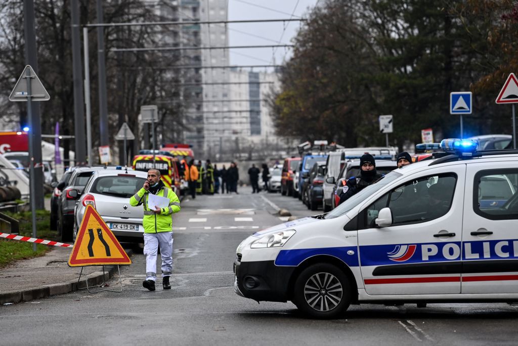 Francia: incendio en edificio de departamentos deja 10 muertos, entre ellos cinco niños
