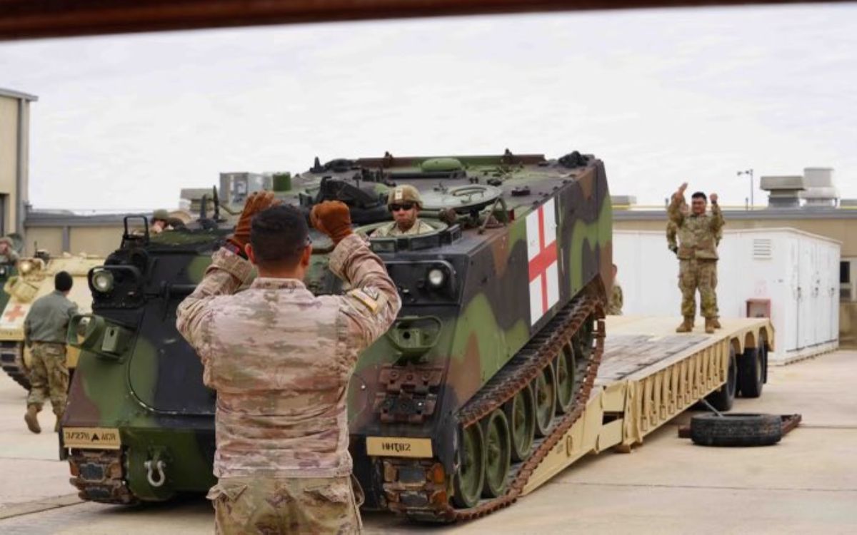 Frontera de Texas es vigilada con vehículos tipo tanque