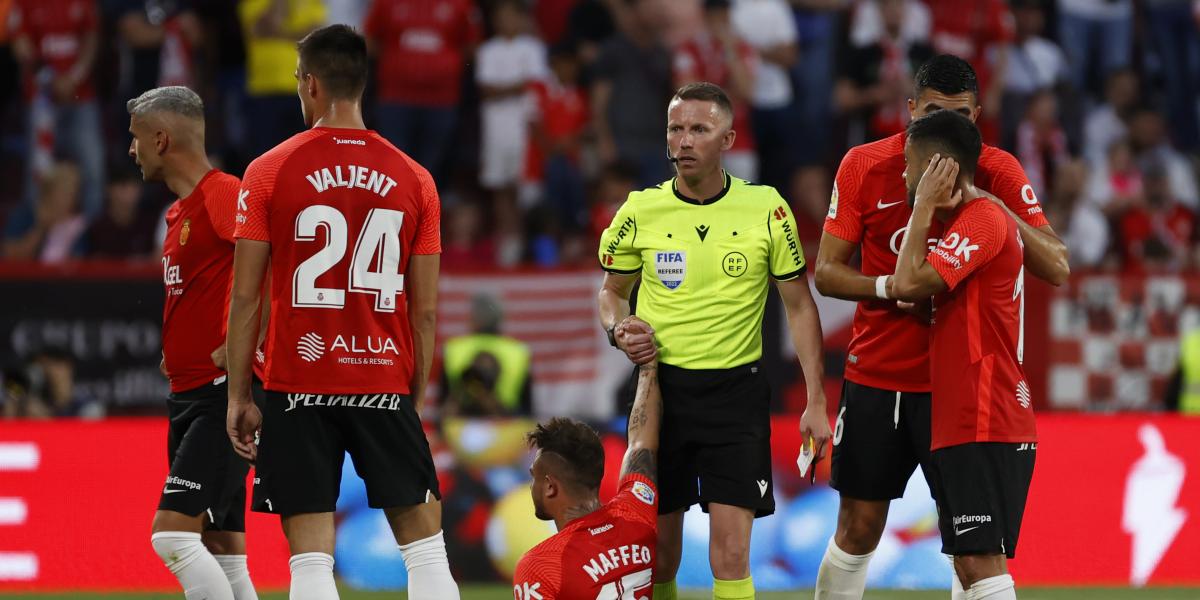 Hernández Hernández arbitrará el Betis-Athletic, con Estrada en el VAR