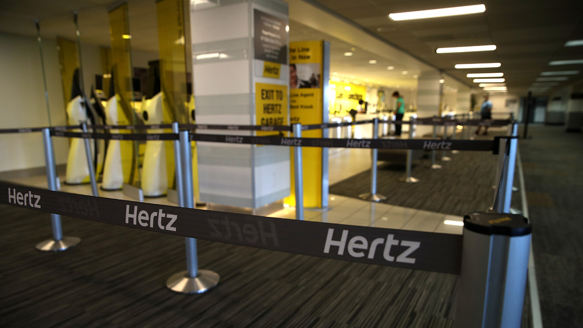 Hertz indemnizará a clientes que acusaría falsamente de robar autos que alquilaron